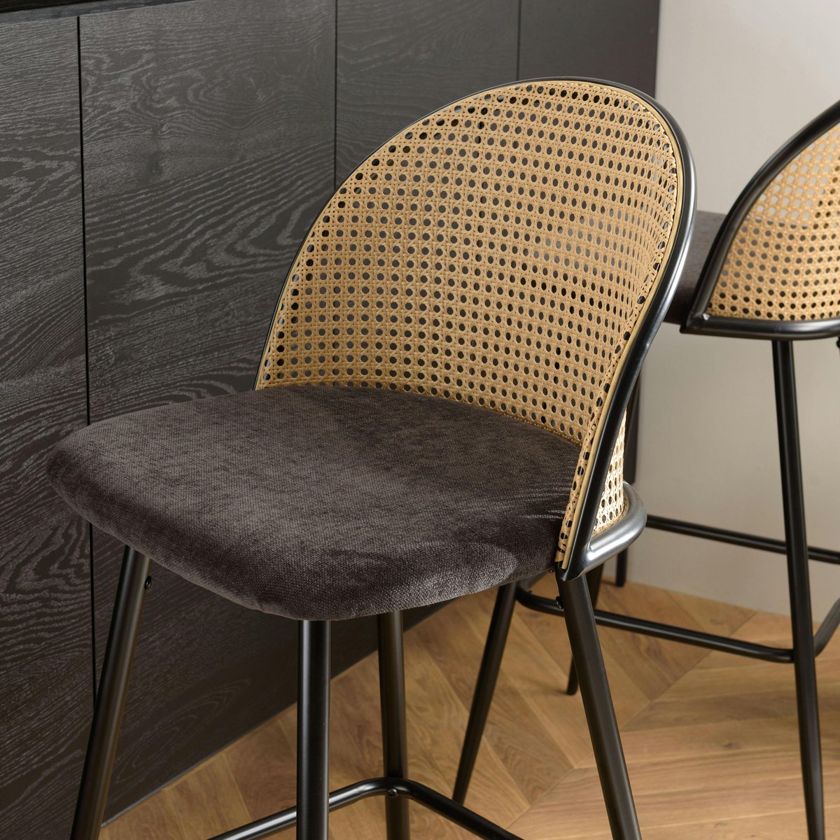 Chaise de bar assise velours noir dossier rotin arrondi (lot de 2) LOANO noir, PIER IMPORT