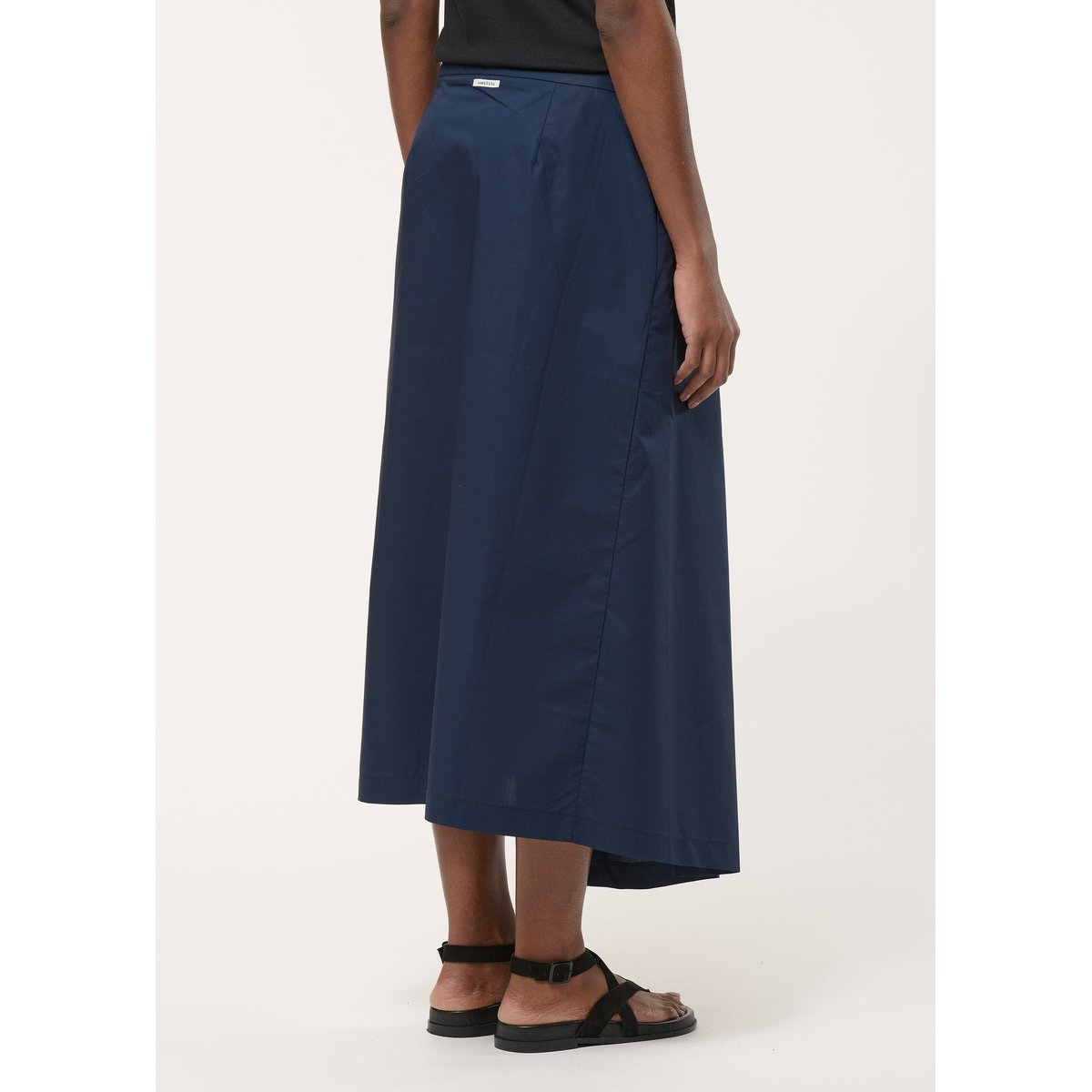Jupe portefeuille plissée en popeline de coton navy, HUMILITY