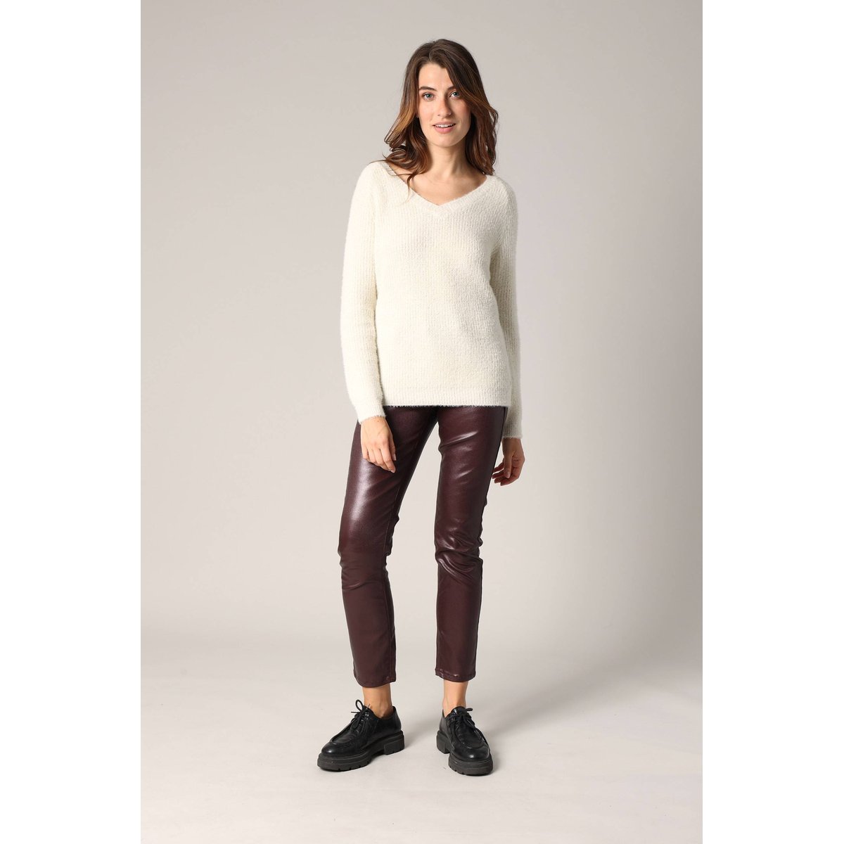 Pull doux à col en v en maille duveteuse ARMELLE ecru, DEELUXE