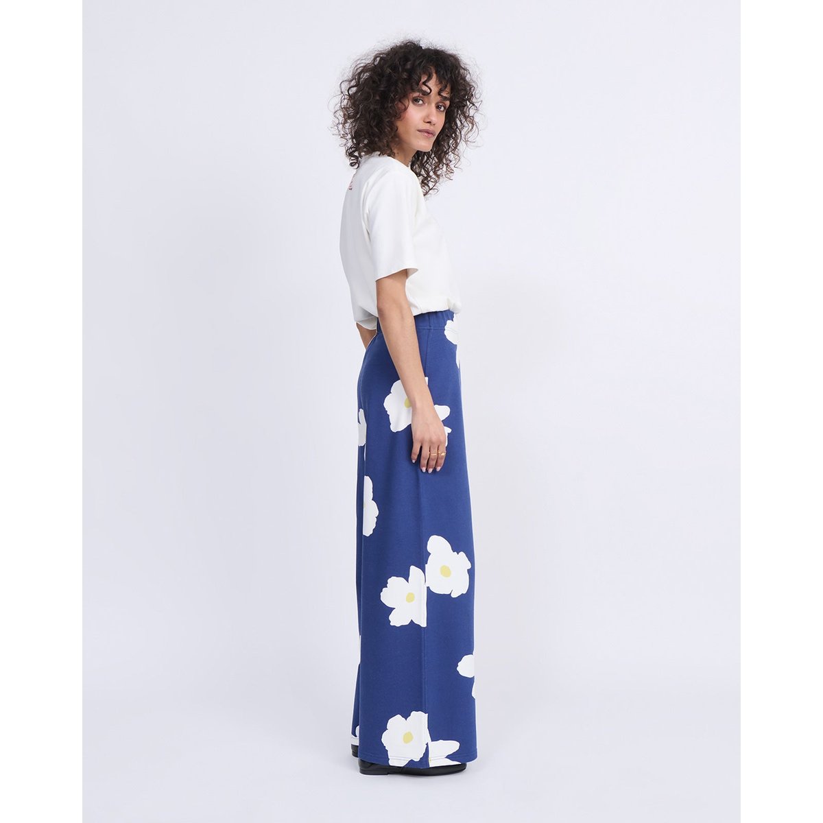 Pantalon en coton bio grandes fleurs bleu encre, EMOI EMOI
