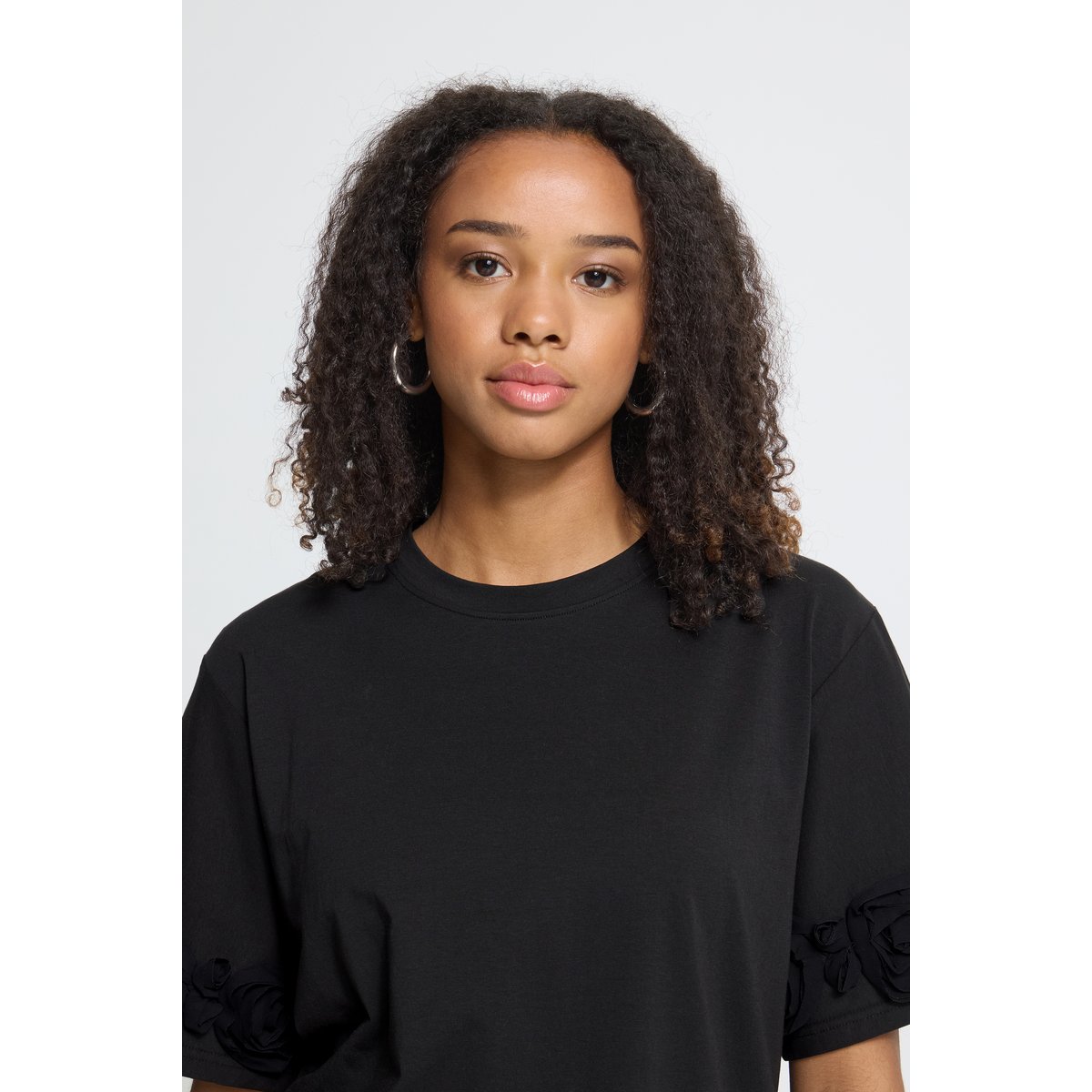 T-Shirt manches courtes, coupe boxy, manches détails 3D noir, ICHI
