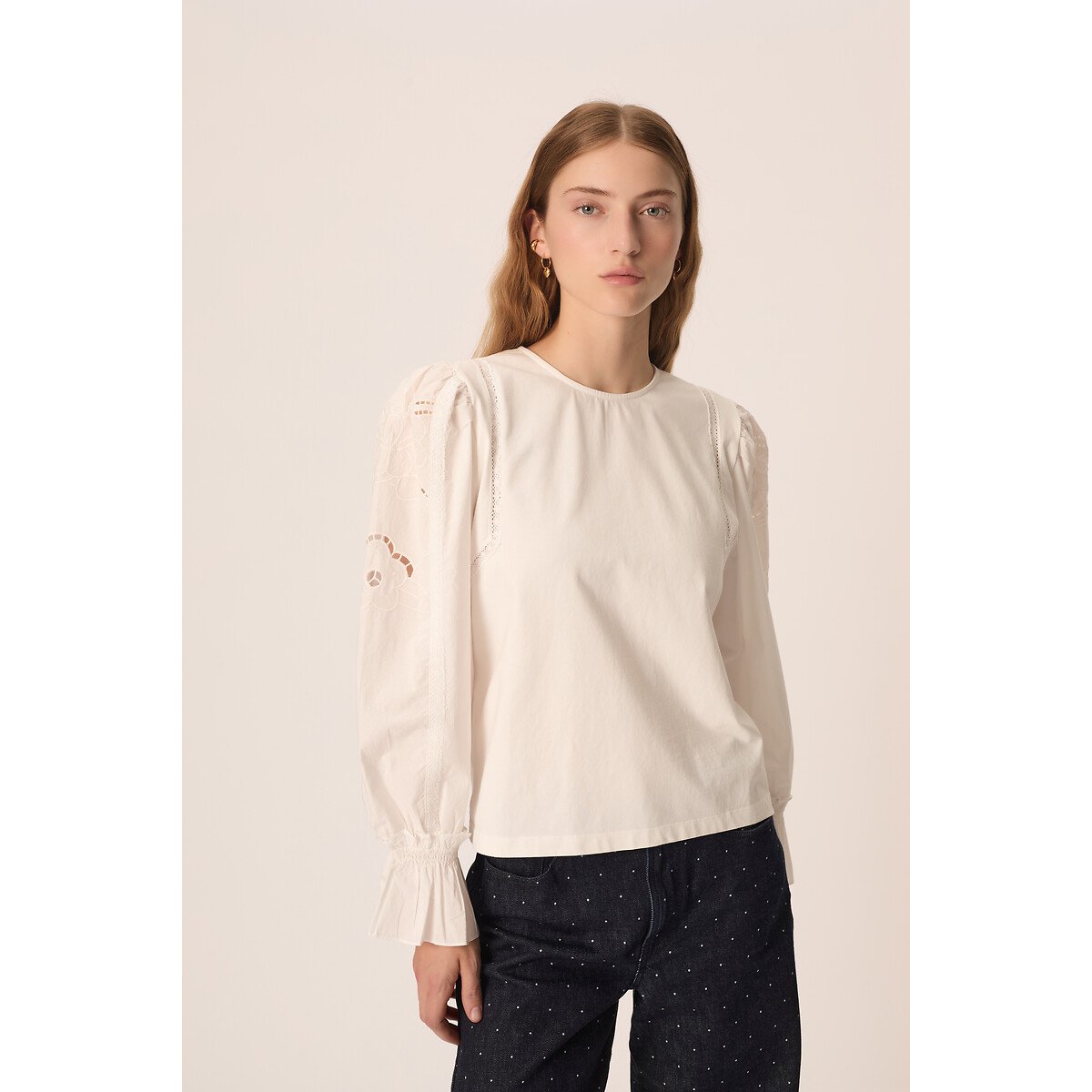 Camicetta con collo rotondo e maniche ricamate, YELINDA ecru , DES PETITS HAUTS