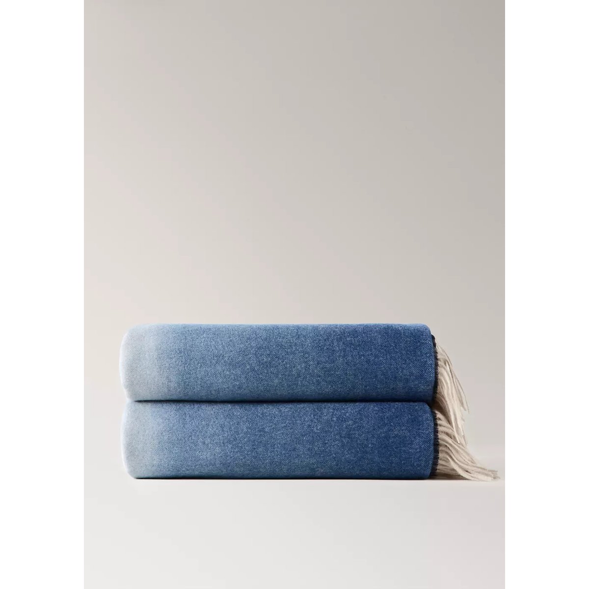 Plaid en laine à effet dégradé et détails de franges rouge foncé, MANGO HOME