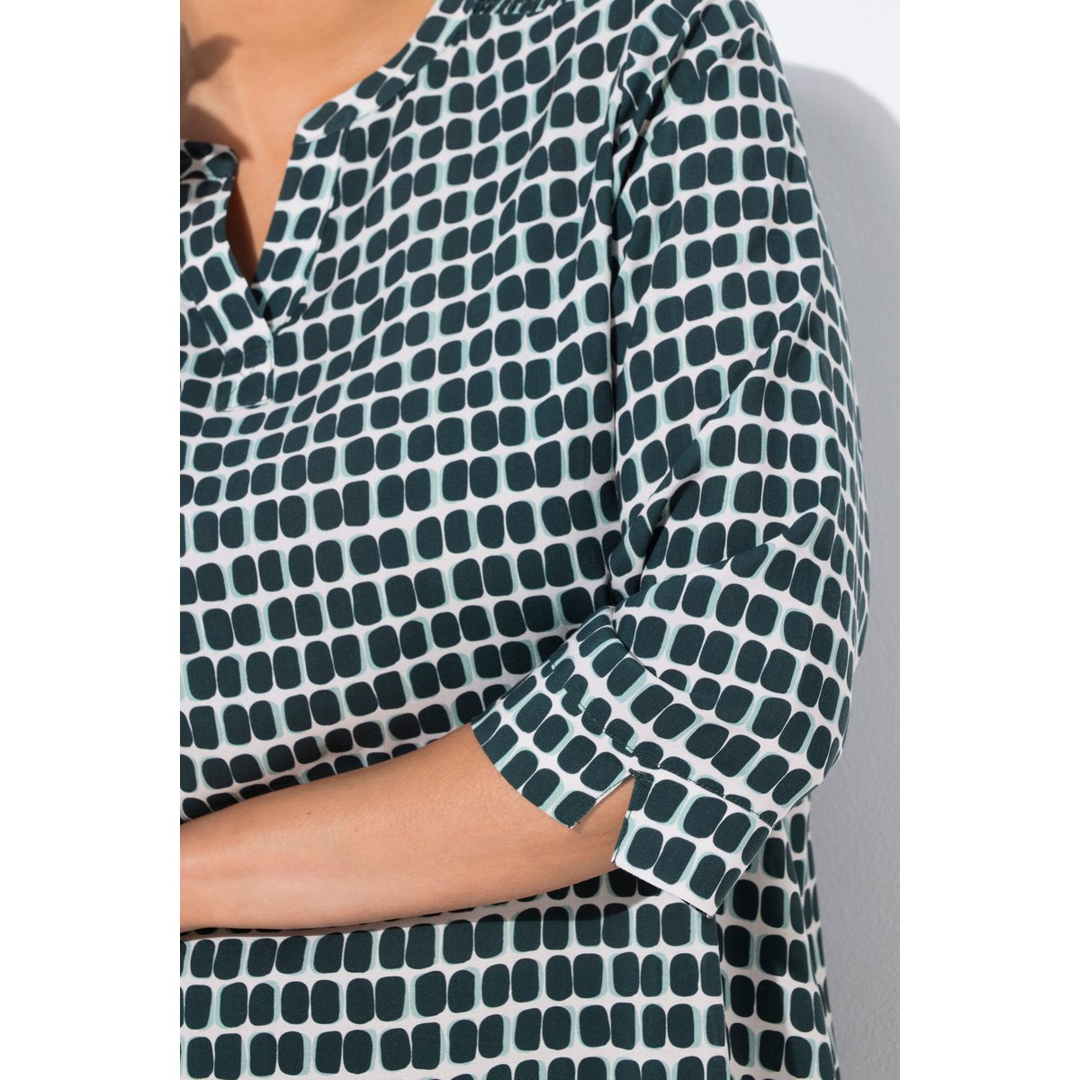 Blouse en satin, épaules smockées vert sapin, ULLA POPKEN