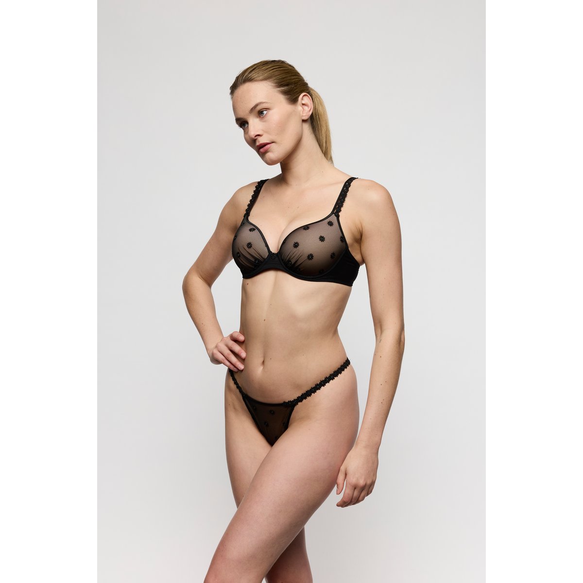 String DAISY noir, MARIE JO