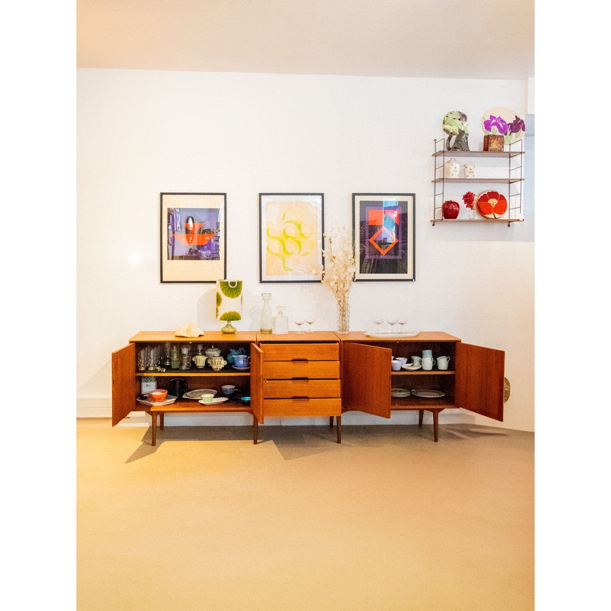 Longue enfilade en bois clair Margaret N°430 - Bon état bois foncé, DEBONGOUT