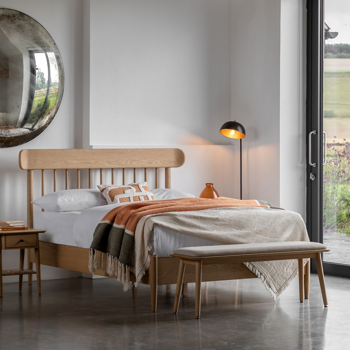 Hale Mid-Century Oak Spindle Bed oak, ÉDITÉ