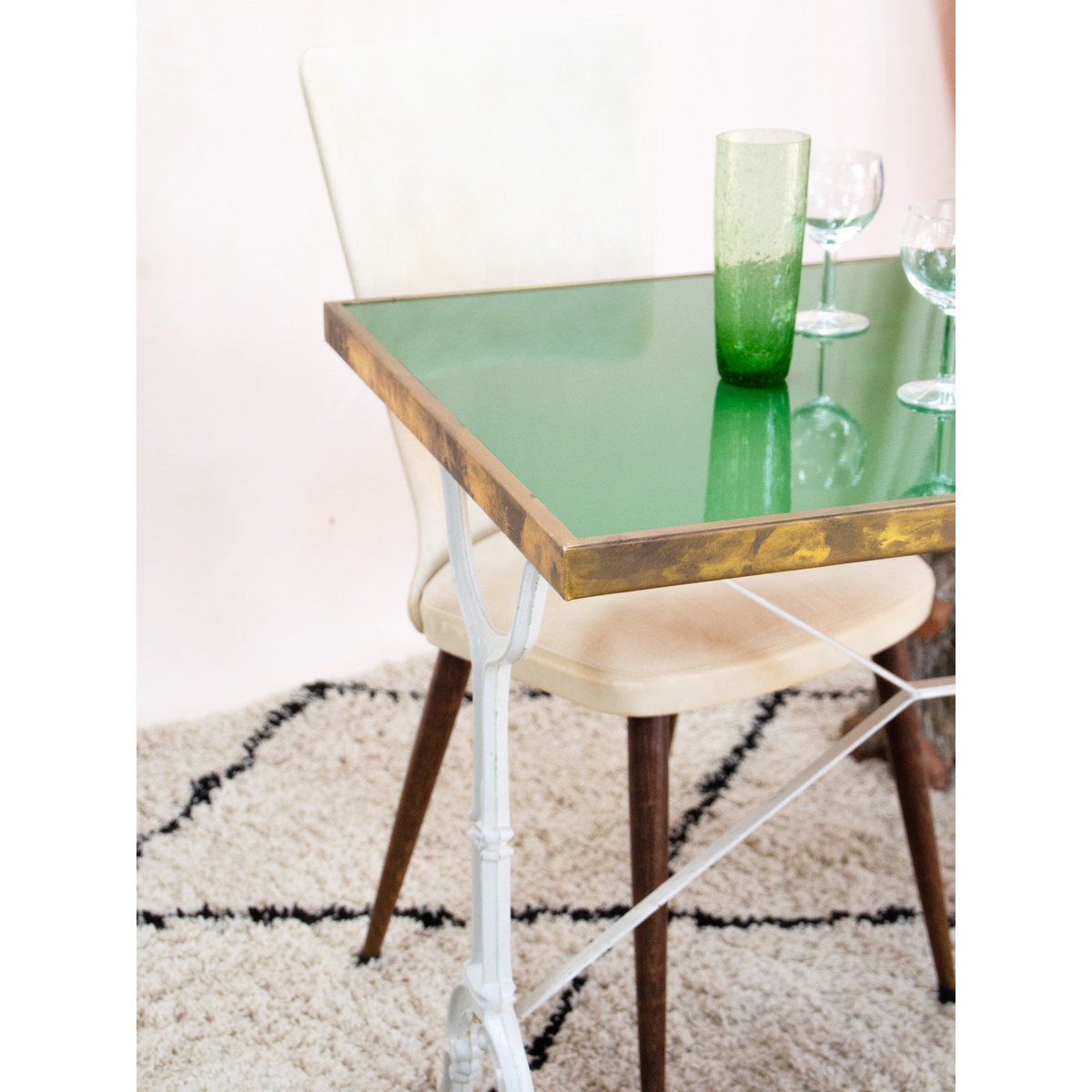 Table à manger bistrot vintage en émail et fonte Denise N°1377 - Bon état vert, DEBONGOUT