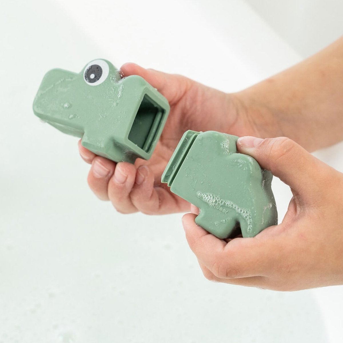 Aspergeur de bain vert, DONE BY DEER