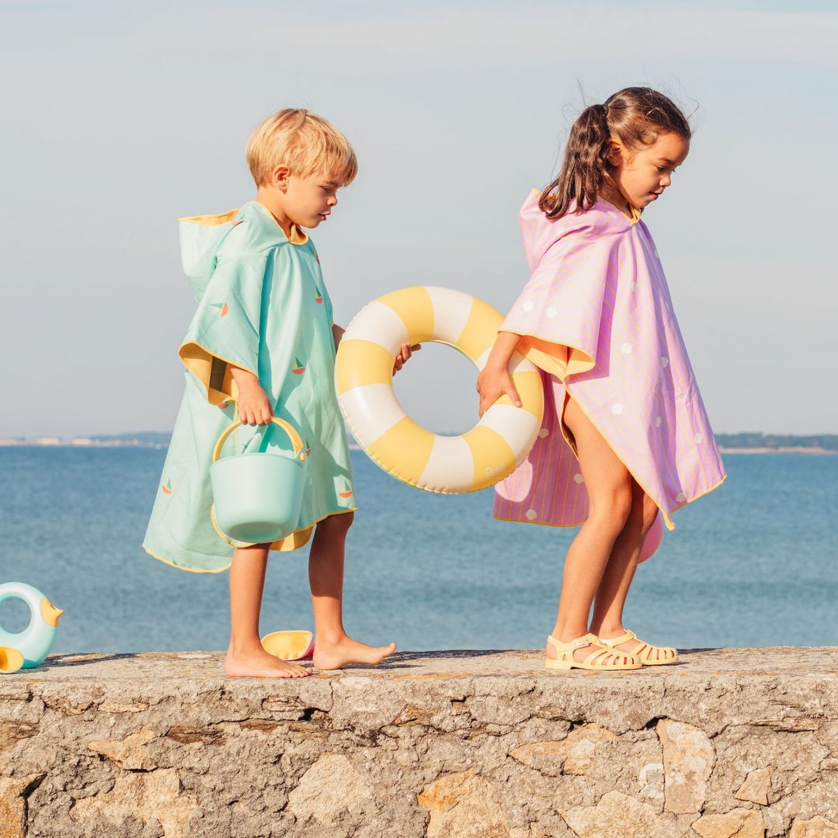 Poncho de plage bleu, jaune, orange, QUUT