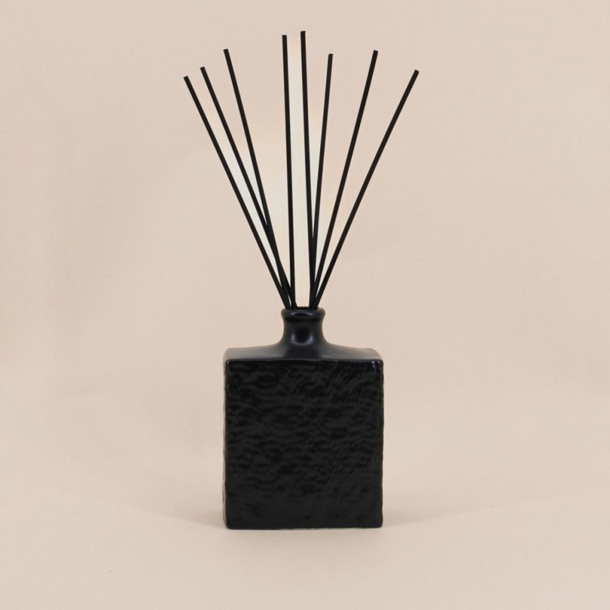 Diffuseur d'odeur design "Hiver boisé" 350ml noir, ORNAMI