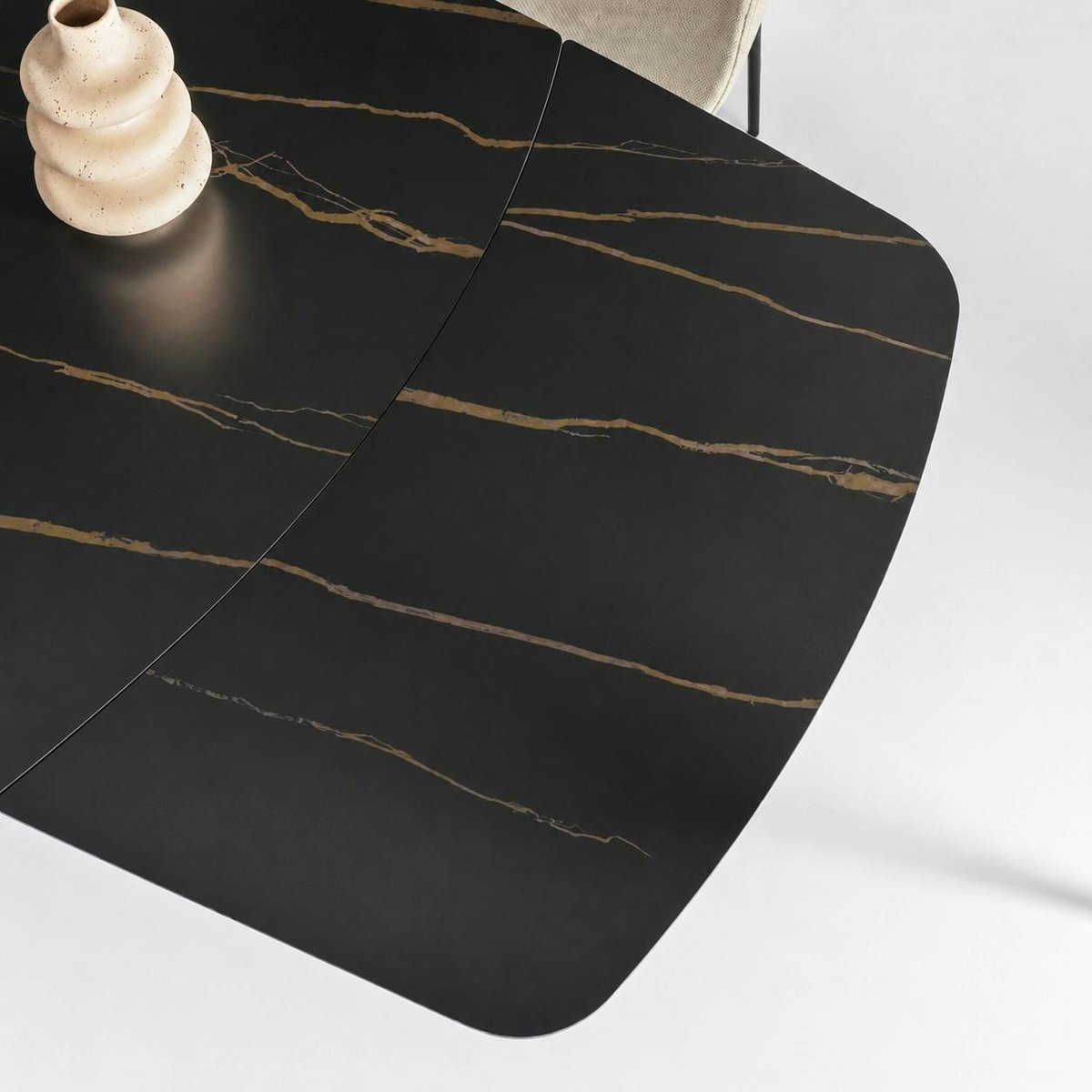 Table design en céramique, plateau extensible 8 / 10 places LORA marbre noir, PIER IMPORT