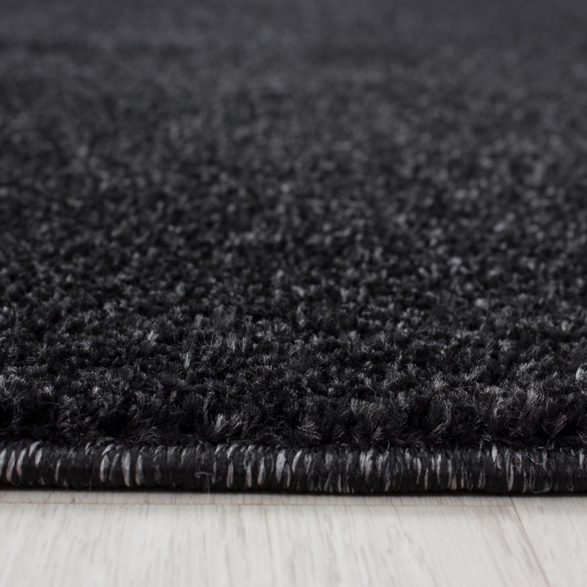 Tapis salon et chambre tissé motif uni SOULA anthracite, UN AMOUR DE TAPIS