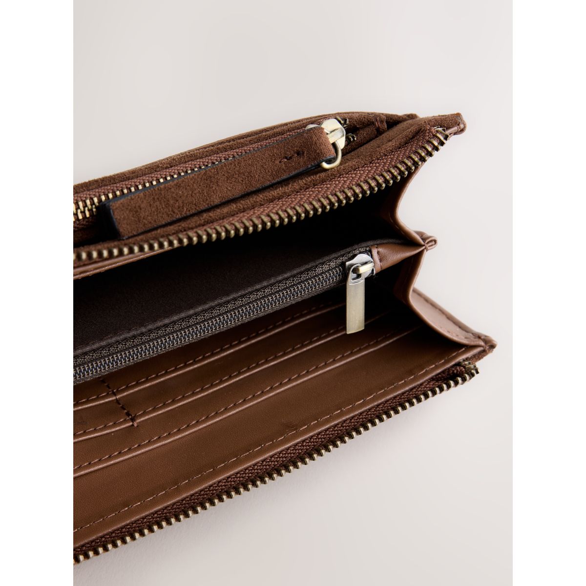 Grand porte-monnaie en daim synthétique marron fauve, NEXT