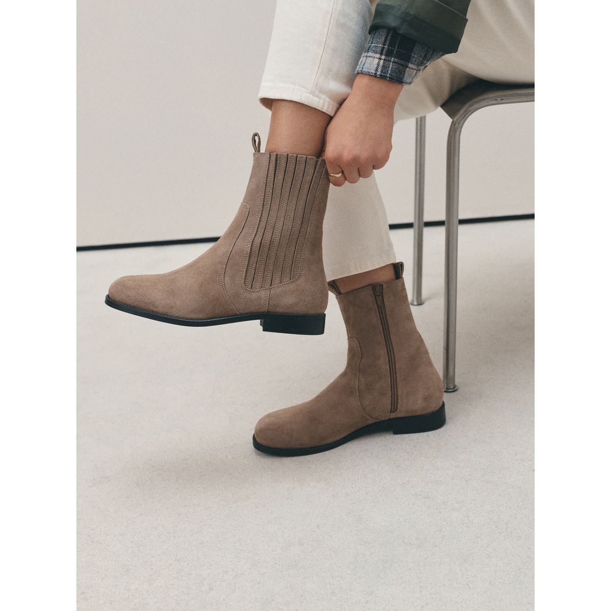 Bottines chelsea en cuir à bout rond naturel, NEXT