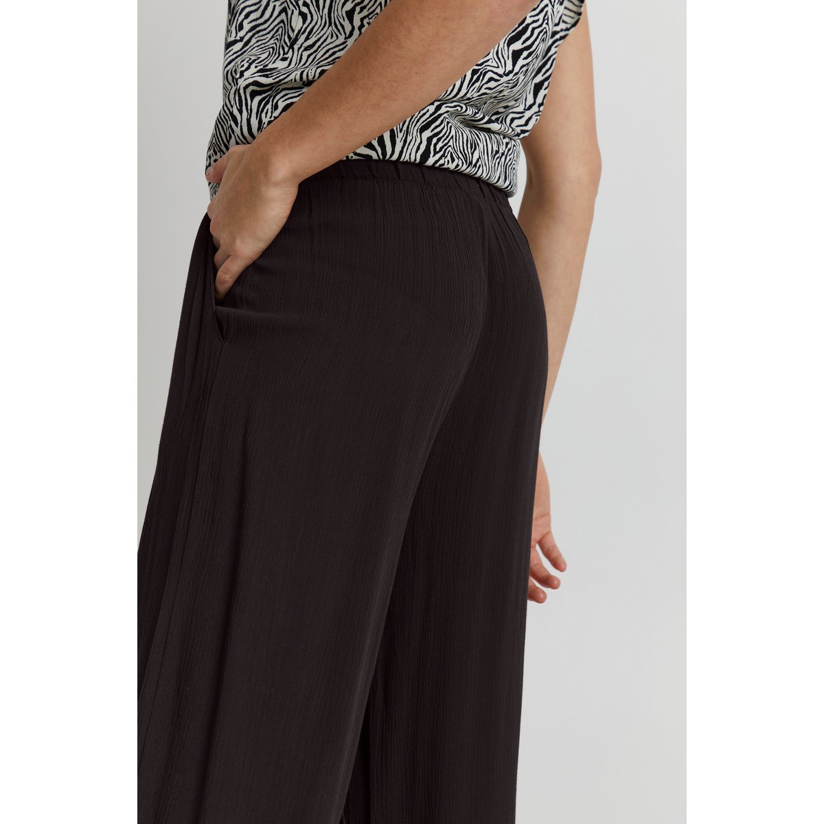 Pantalon coupe large, taille élastiquée noir, ICHI