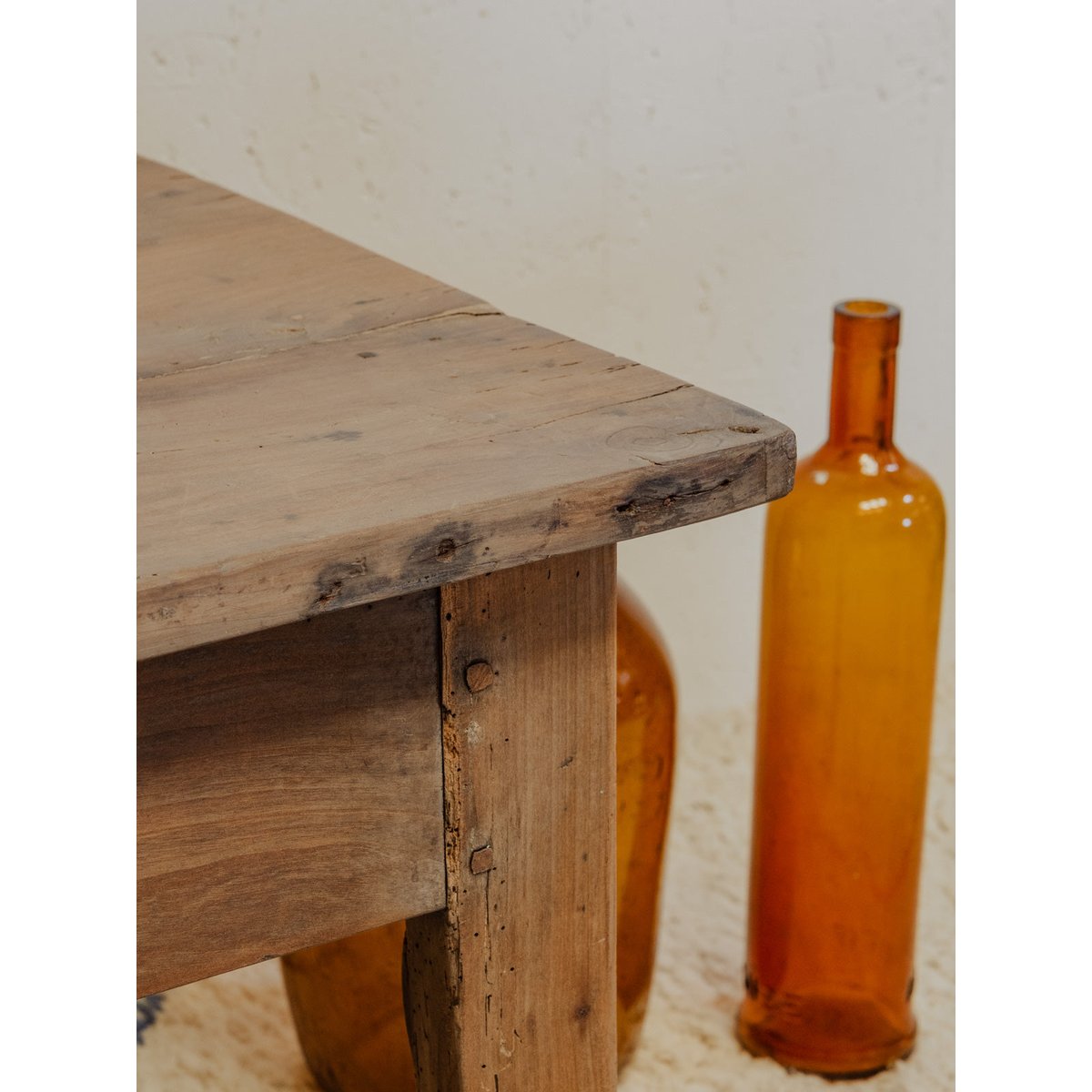 Table basse en noyer Léonie N°897 - Bon état bois clair, DEBONGOUT
