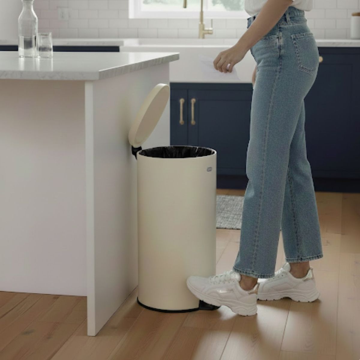 Poubelle de cuisine manuelle 30L Beige couleur unique, ESSENTIEL B