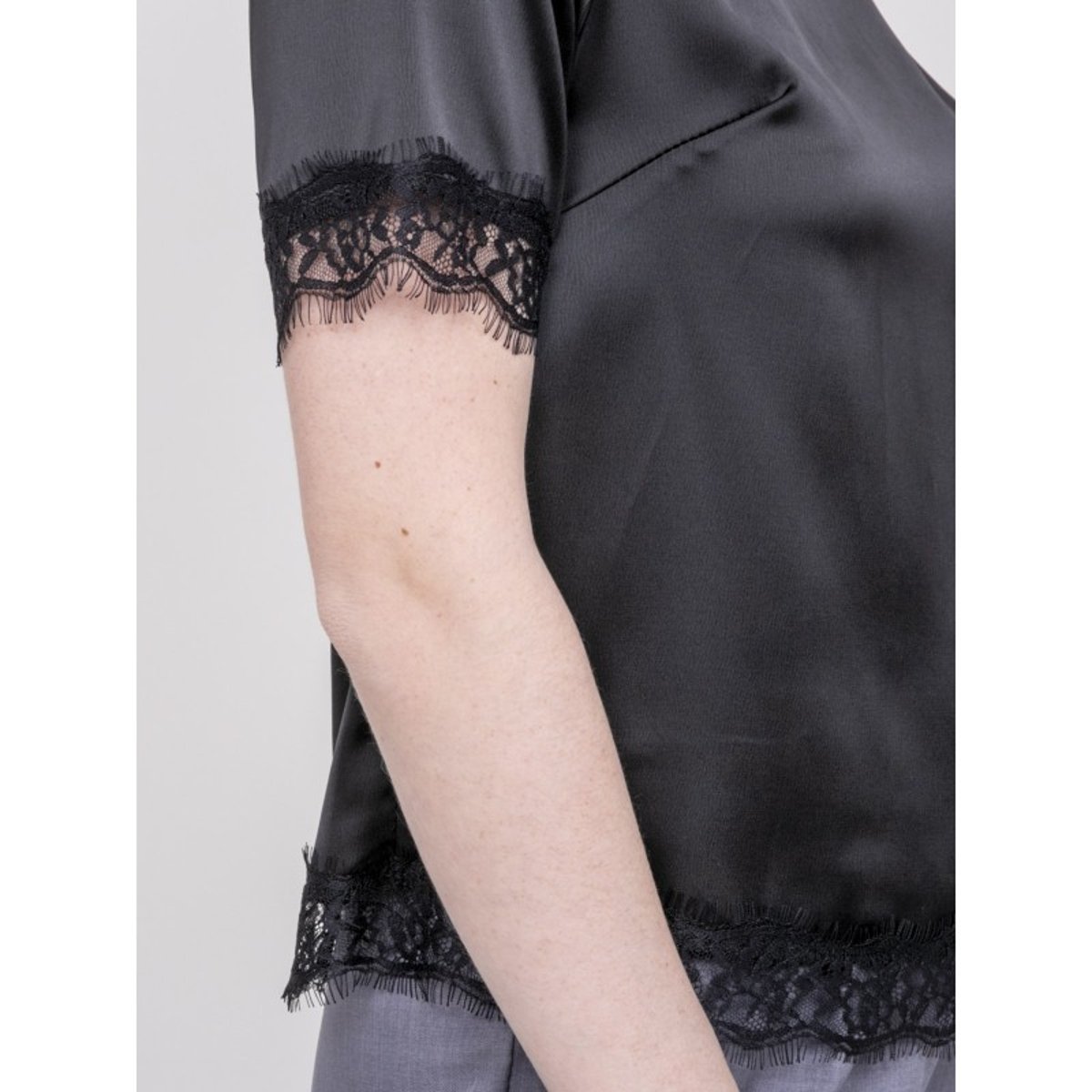 Top Satin Finition Dentelle Fernada noir, DONA LISA