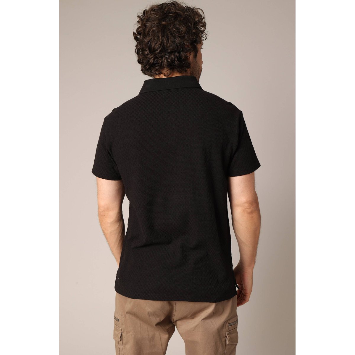 Polo noir pour homme en maille texturée, col classique et coupe élégante MERLIN black, DEELUXE