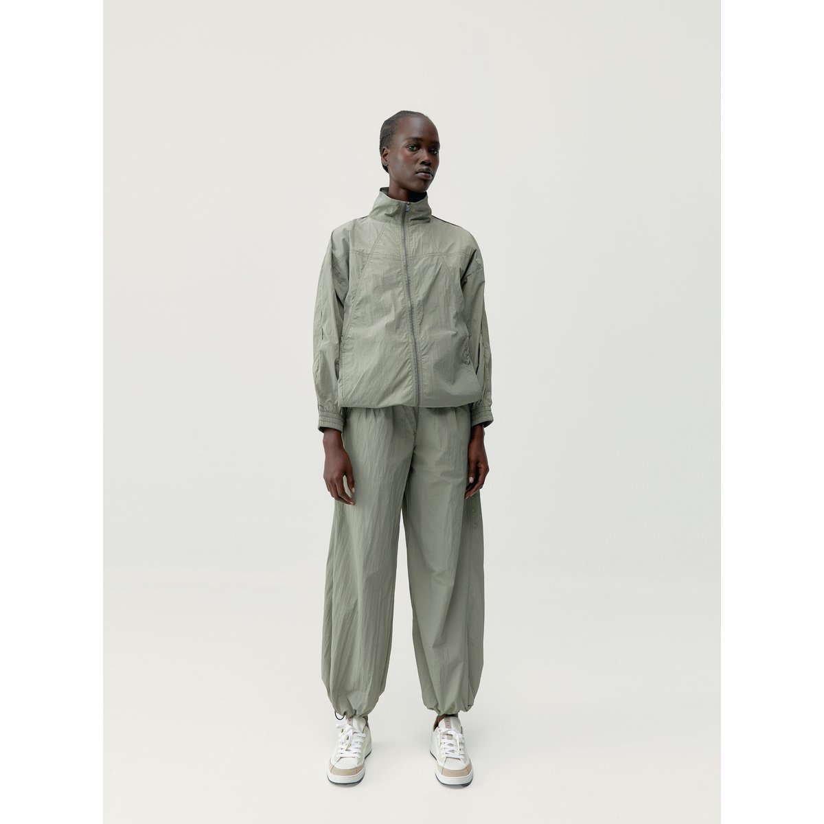 Pantalon de sport Performance Athleisure AMARA vert grisâtre, BORN