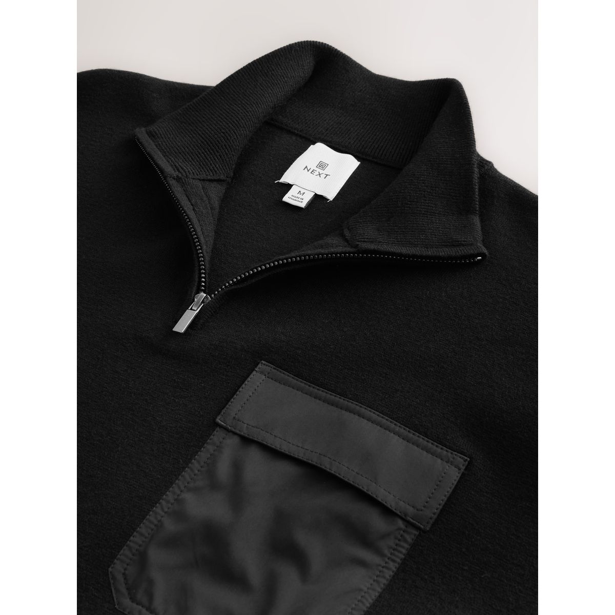 Pull regular à col zippé en maille mi-épaisse noir, NEXT