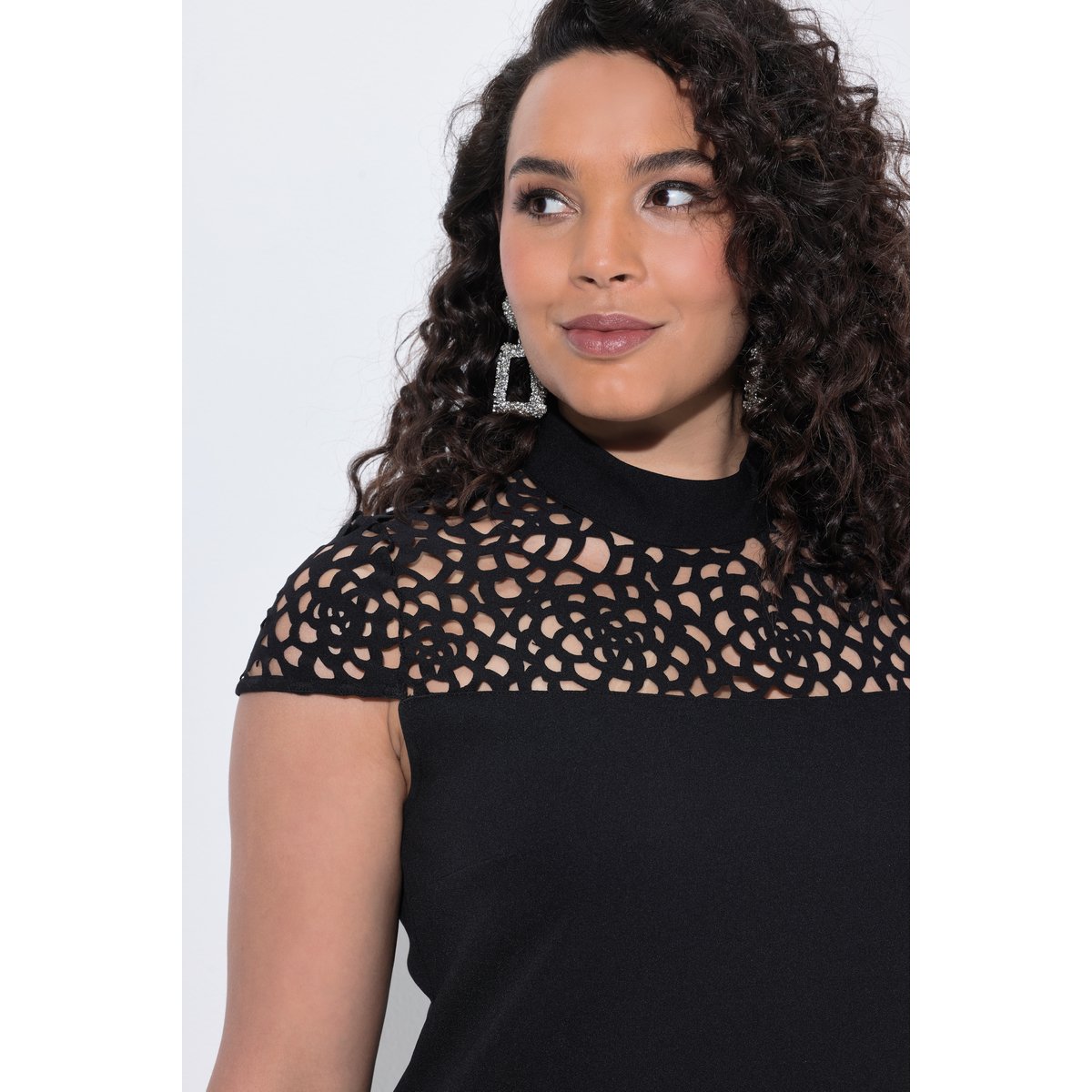 Robe avec empiècement découpé au laser noir, ULLA POPKEN