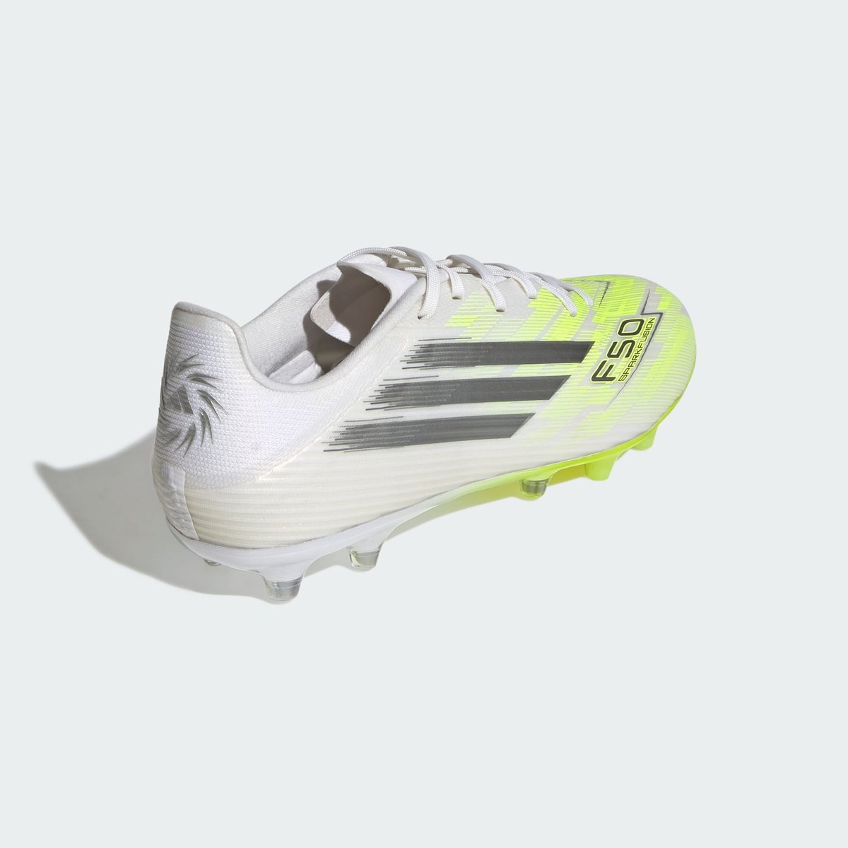 Chaussures De Football Basse F50 Sparkfusion League Terrain Souple / Terrain Synthétique Femmes cloud white / iron metallic / hi-res yellow, adidas Performance