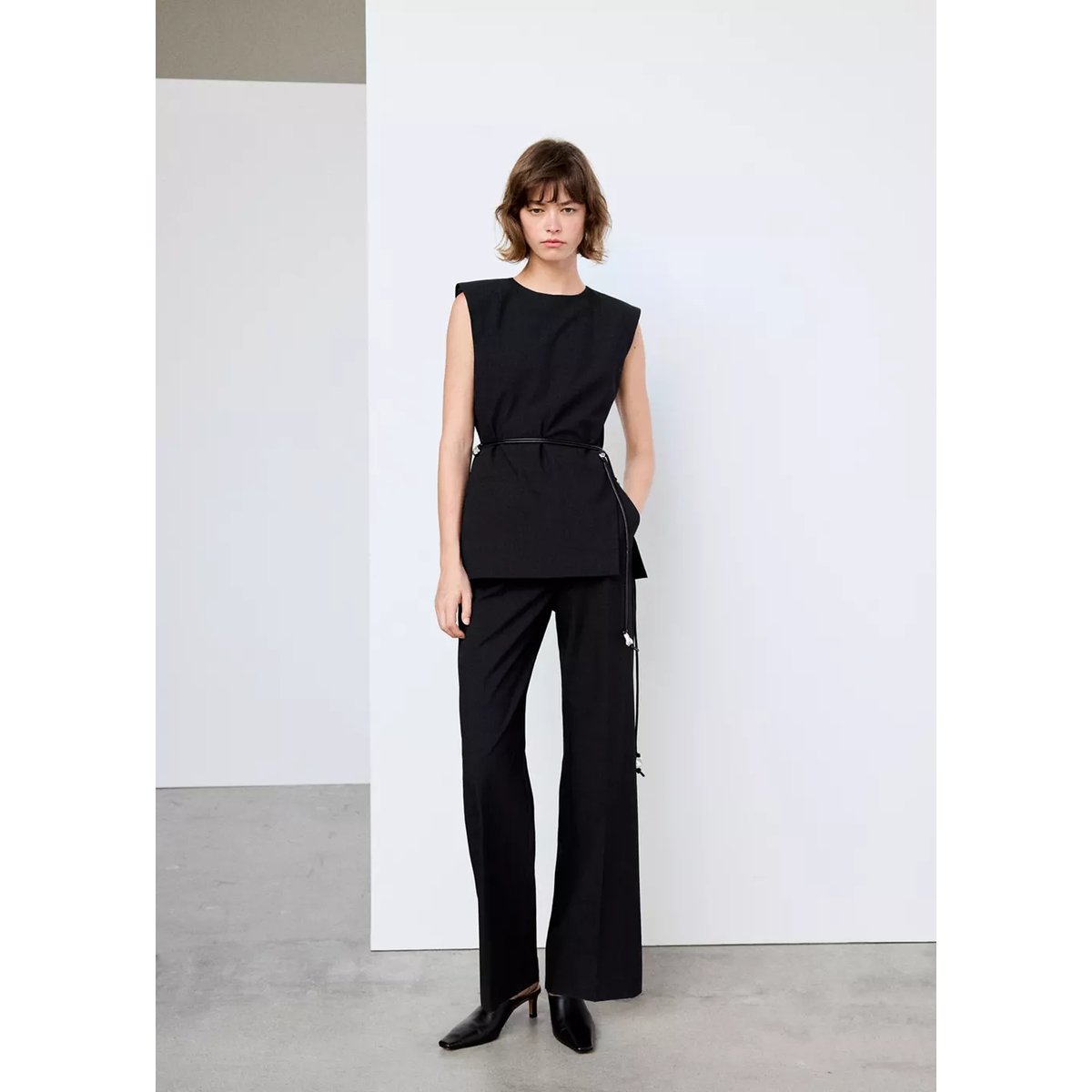 Combinaison assortie avec ceinture à perles noir, MANGO