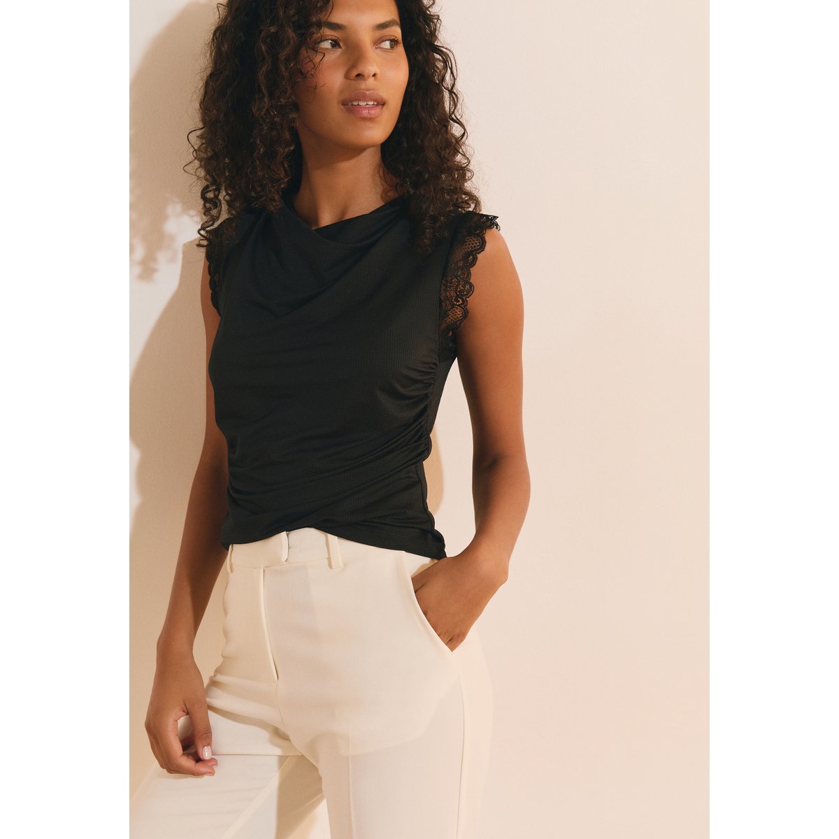 T-shirt sans manches plissé avec détails dentelle AUGUSTIN TS noir, ETAM