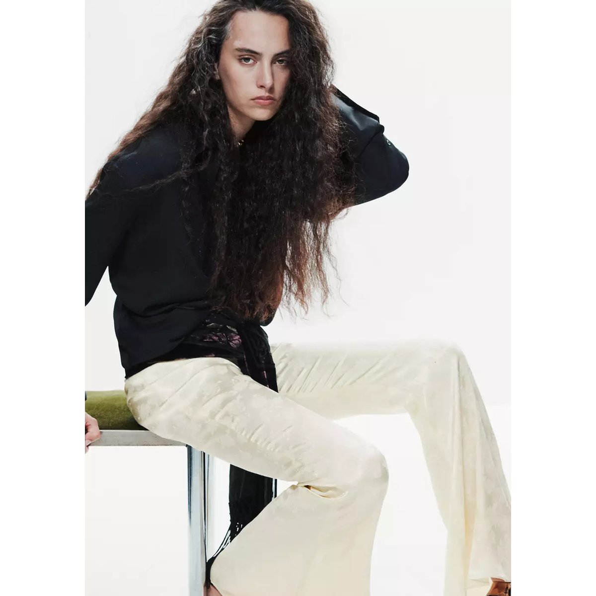 Pantalon flare en jacquard écru, MANGO