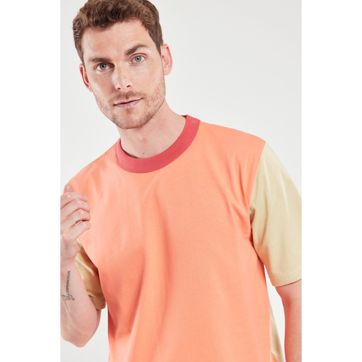 T-shirt en coton bio coral e24/pale olive/cardi, ARMOR-LUX