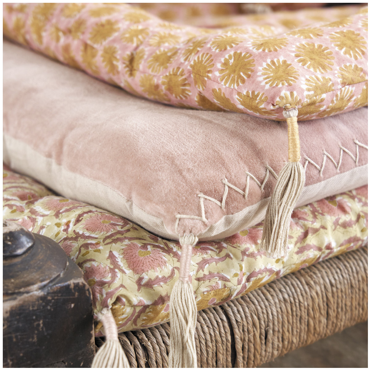 Futon en velours rose, BLANC D’IVOIRE