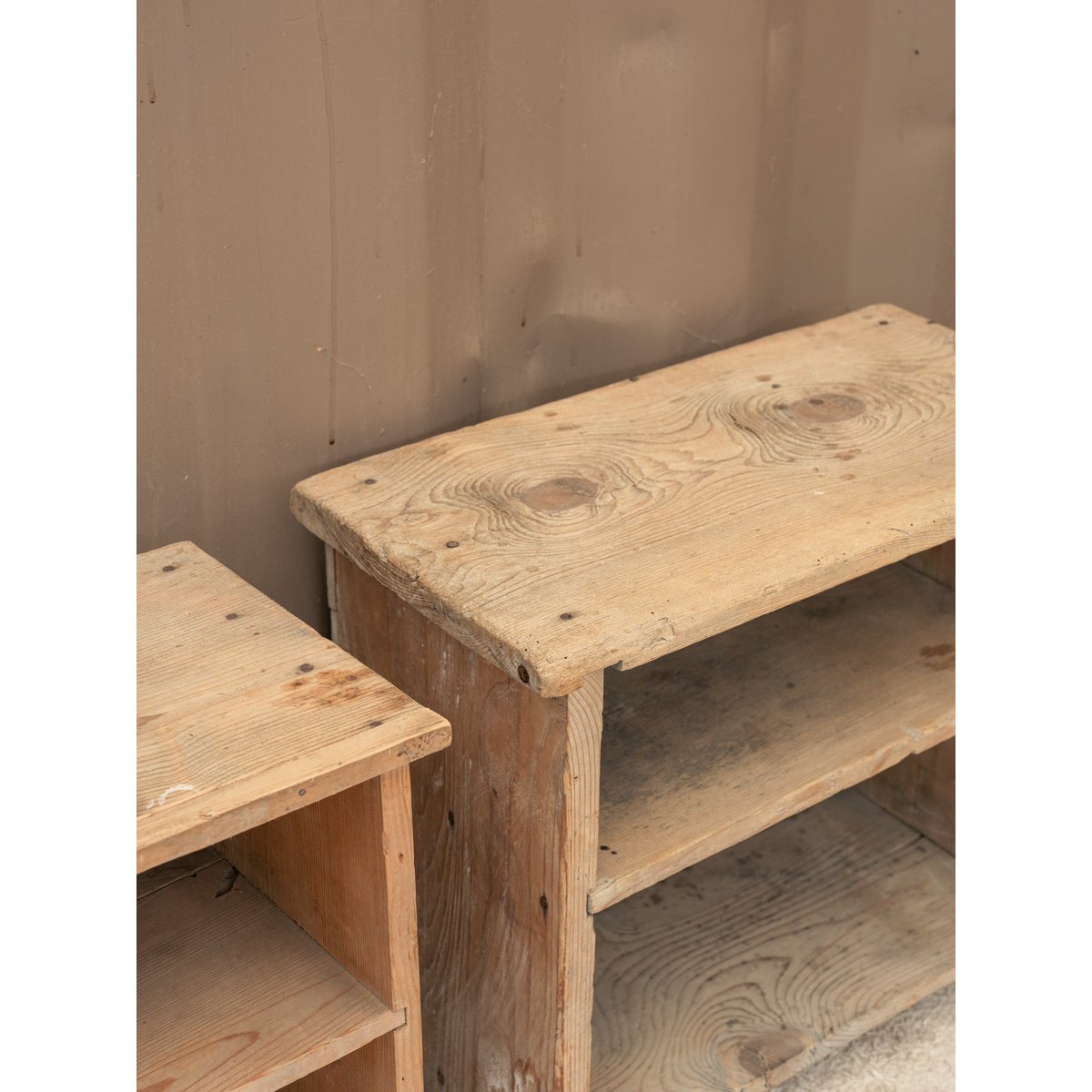 Paire de tables de chevet en bois Odile N°1573 - Bon état bois clair, DEBONGOUT