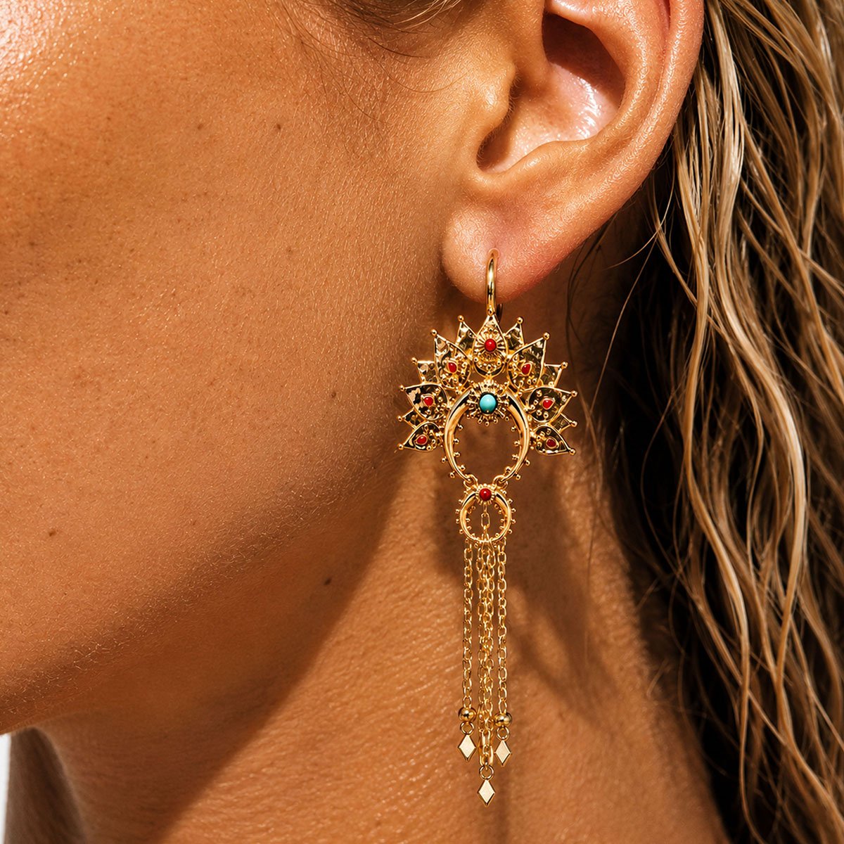 Boucles d'oreilles pendantes couronne avec chaînes MOSTY doré, HIPANEMA