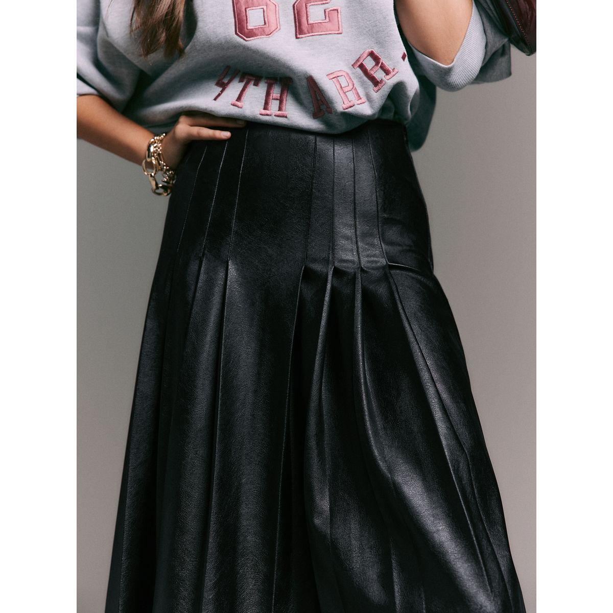 Jupe kilt mi-longue en similicuir noir, NEXT