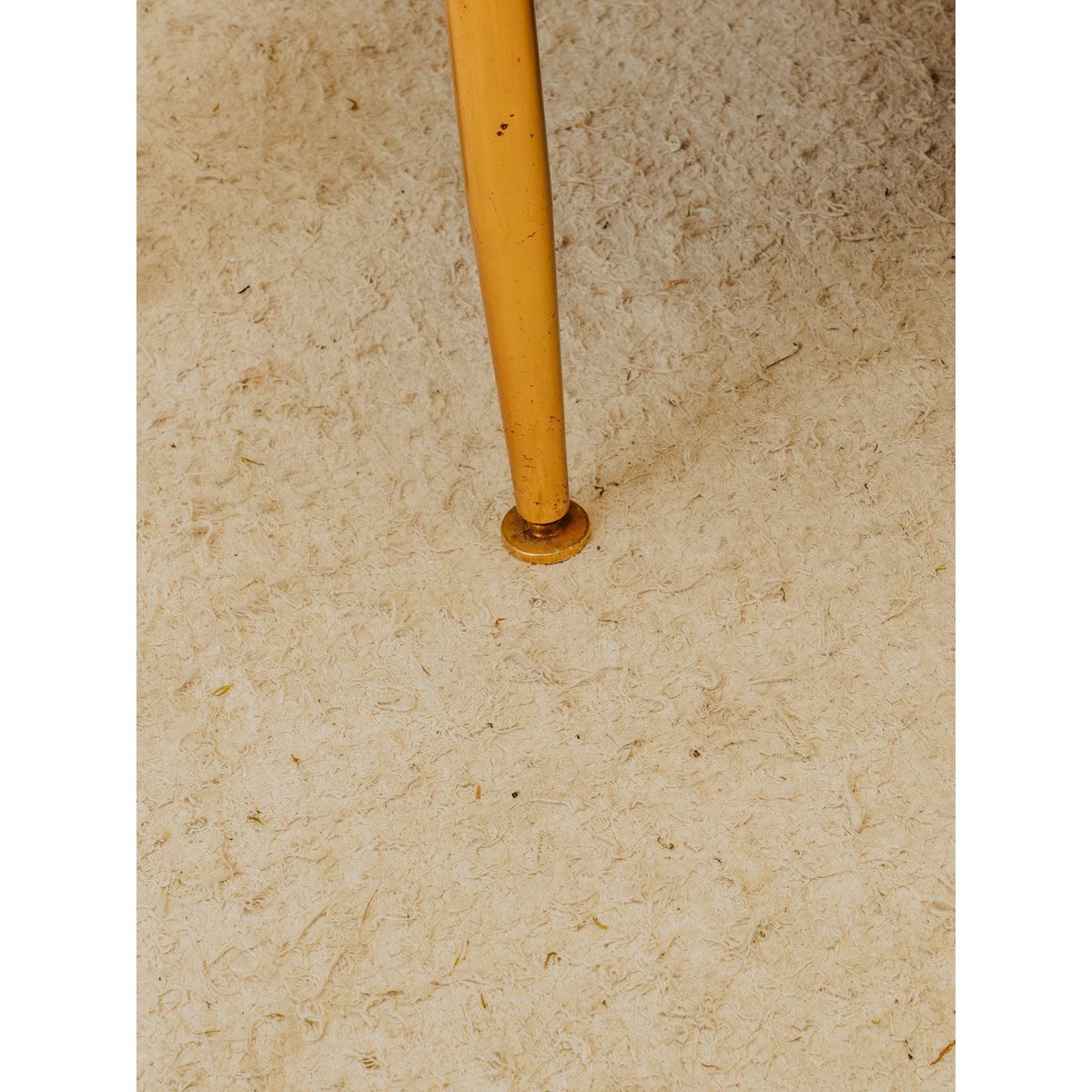 Table basse en bois et métal doré Donna N°1656 - Bon état bois foncé, DEBONGOUT