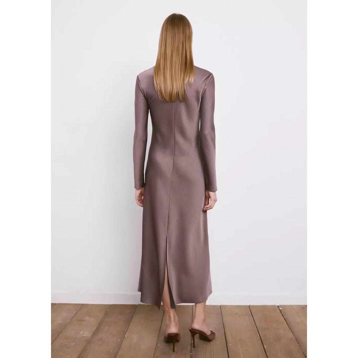 Robe longue satinée texturée violet clair/pastel, MANGO