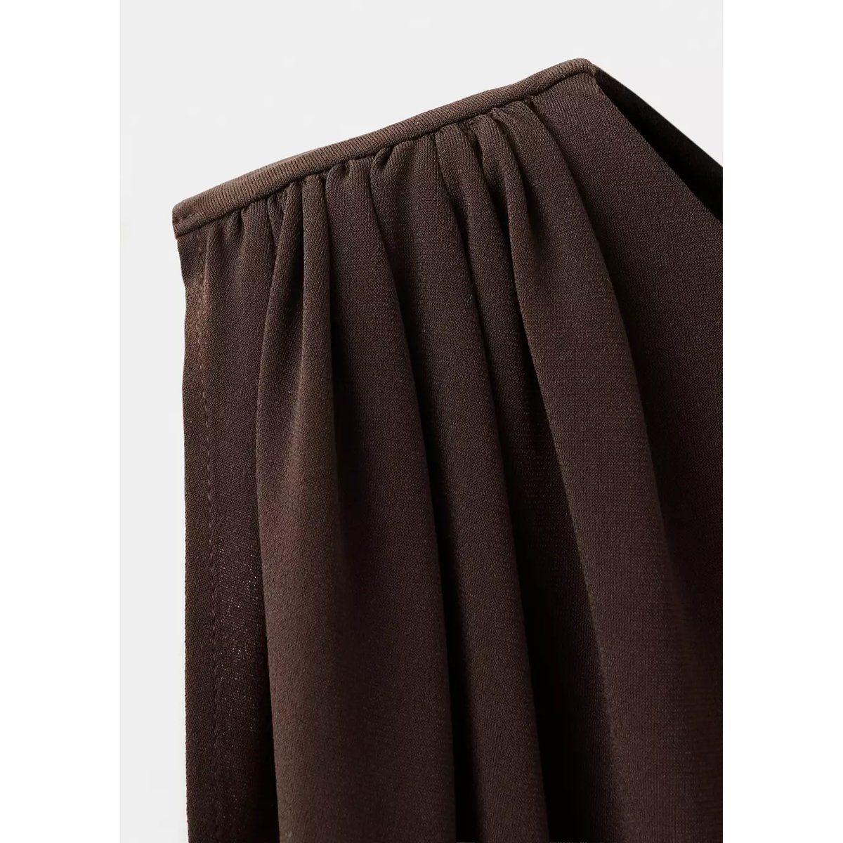 Blouse asymétrique froncée marron, MANGO