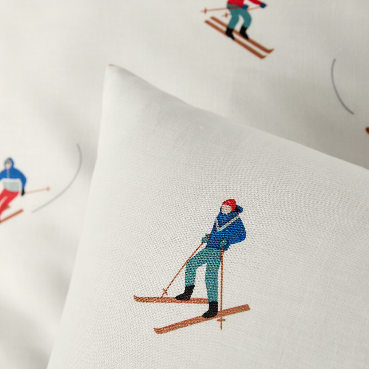 Duvet Cover Set in 30% Recycled Cotton with Rectangular Pillowcase.Tout Schuss print/ecru background, LA REDOUTE INTERIEURS