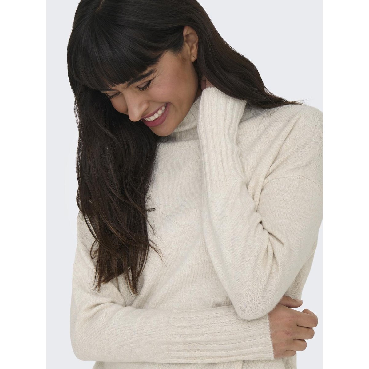 Pull en fine maille, col montant blanc cassé, ONLY