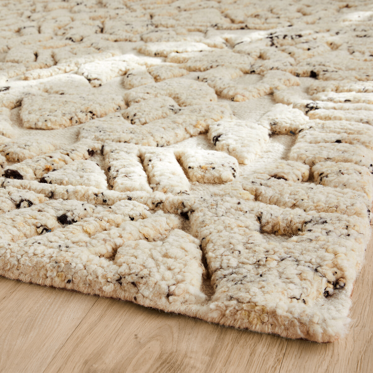 Tapis noué main, en pure laine reliefée, Agnix ecru chiné, AM.PM