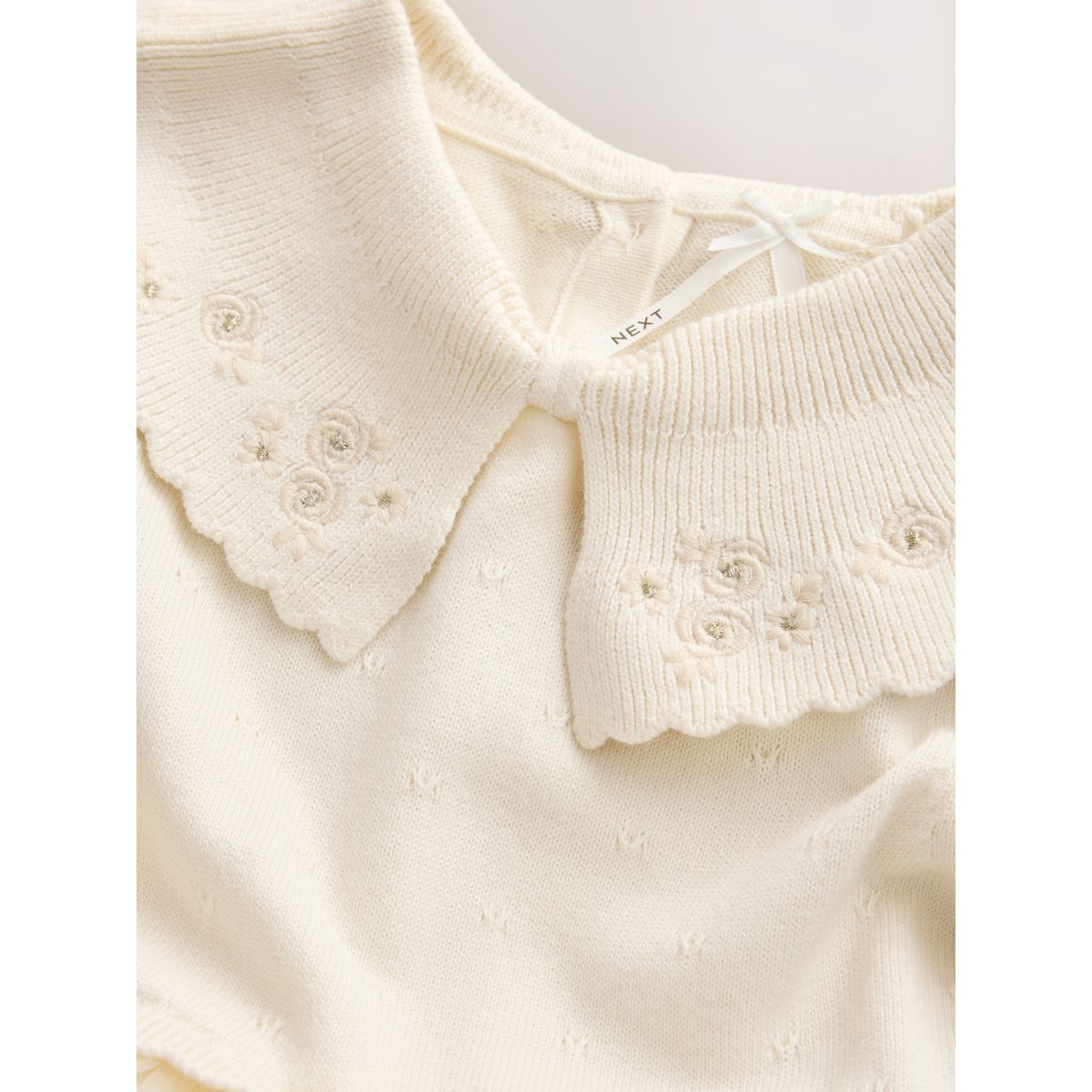 Robe grandes occasions avec nœud au col écru, NEXT