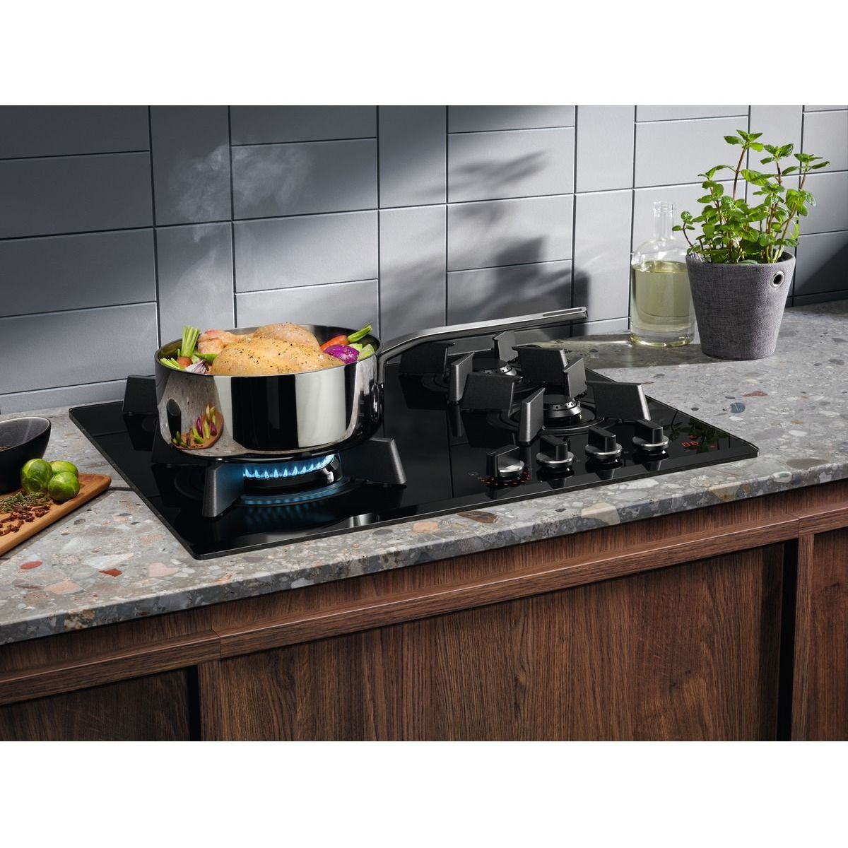 Plaque gaz KGG643753K - 4 foyers Verre Noir et Grilles Fonte noir, ELECTROLUX