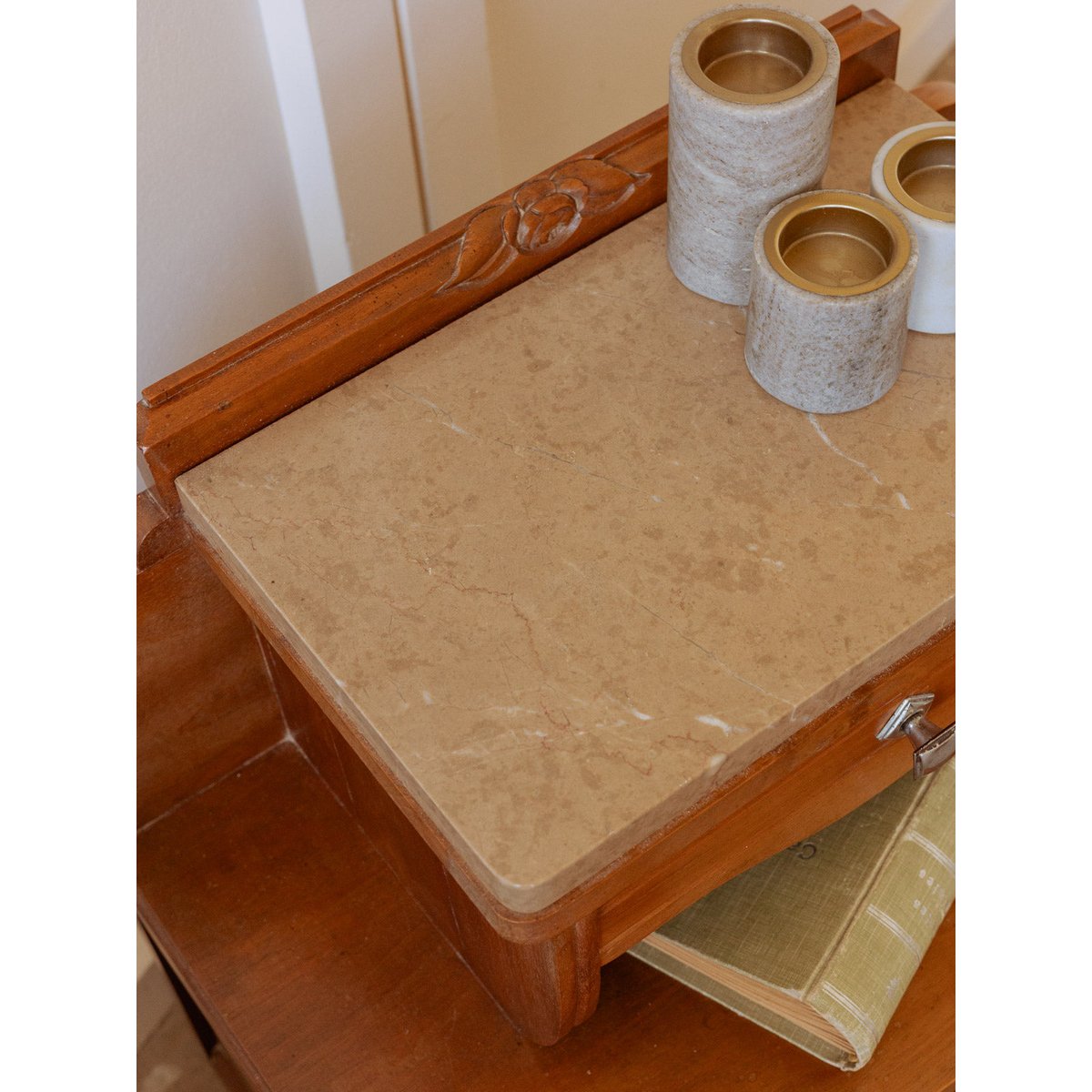 Paire de tables de chevet style art déco Odile N°1432 - Bon état bois clair, DEBONGOUT