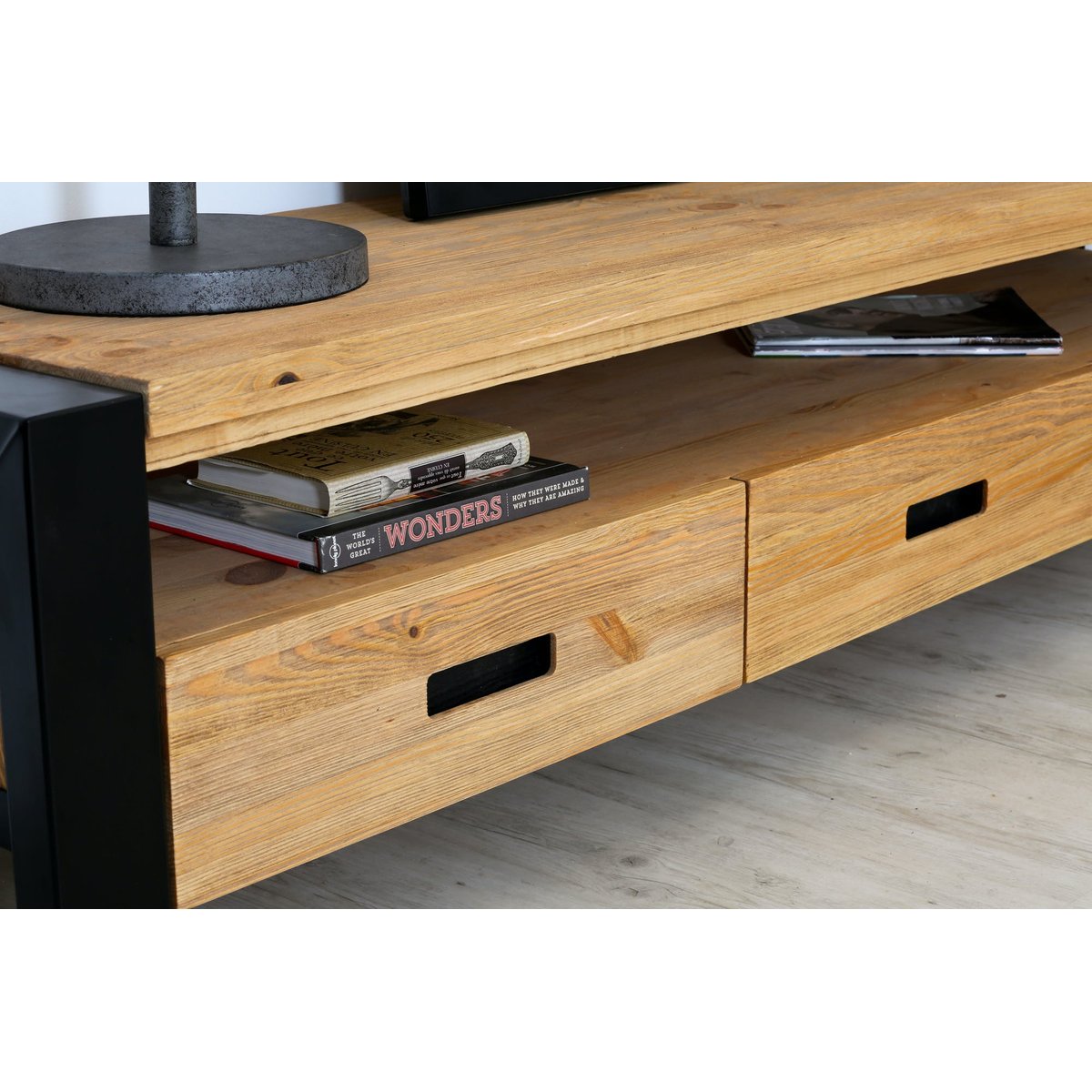 Meuble TV 180cm pin massif et métal 3 tiroirs style industriel LOUNDGE bois naturel, PIER IMPORT