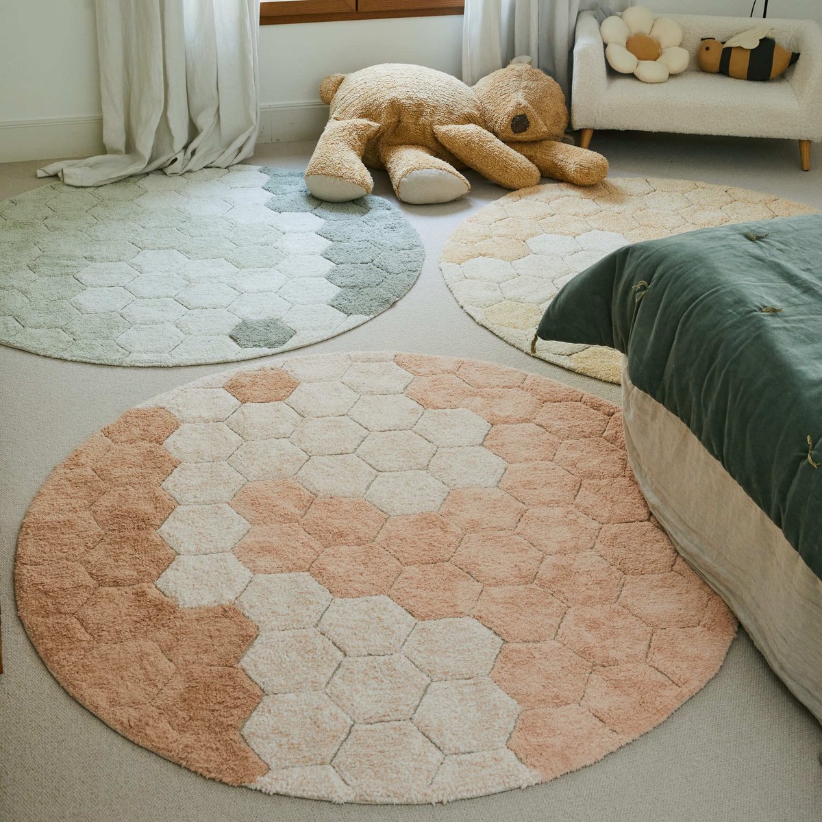 Tapis Rond en coton  Rayon de miel PLANET BEE ivoire, rose, LORENA CANALS