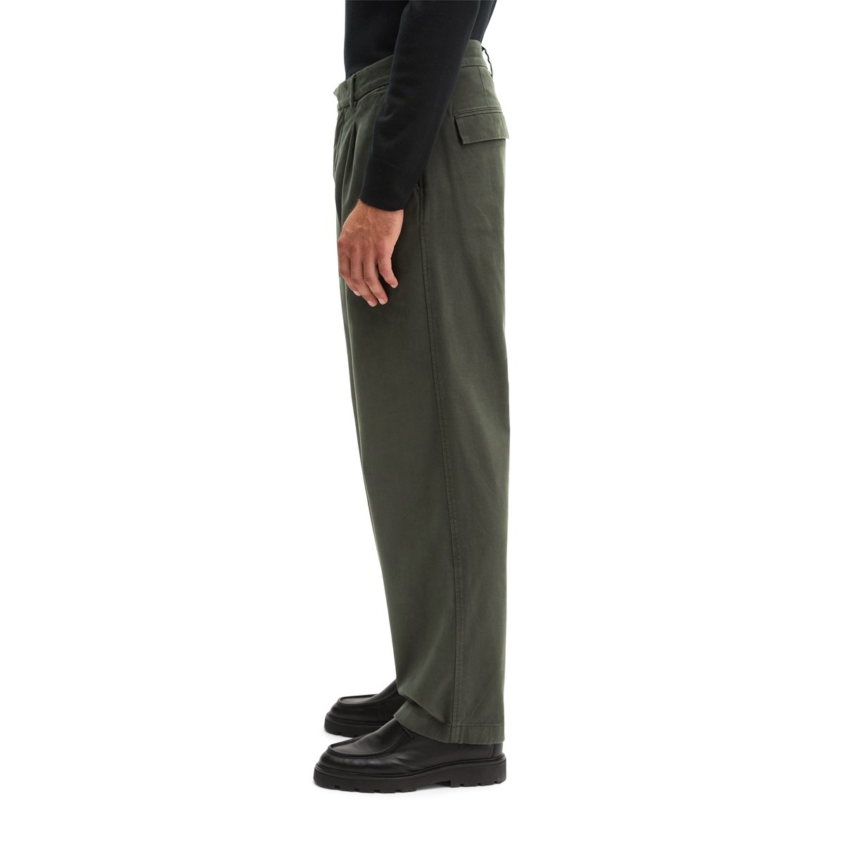 Chino modèle Mossbo à plis, coupe droite en mélange de coton bio noir, MARC O'POLO