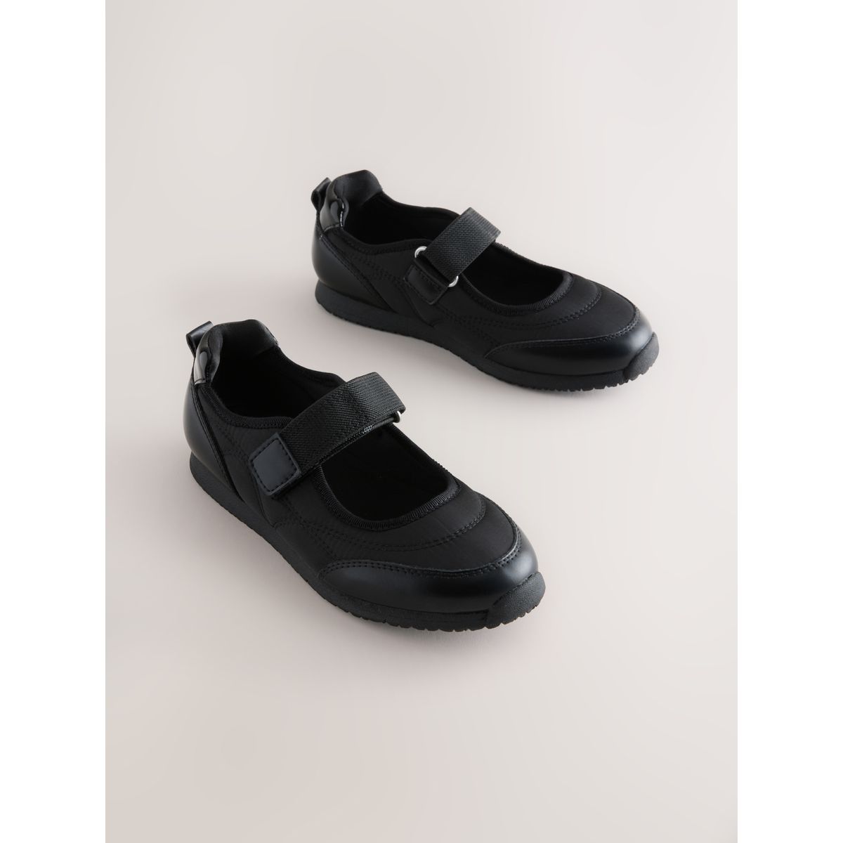 Baskets de sport style babies noir, NEXT