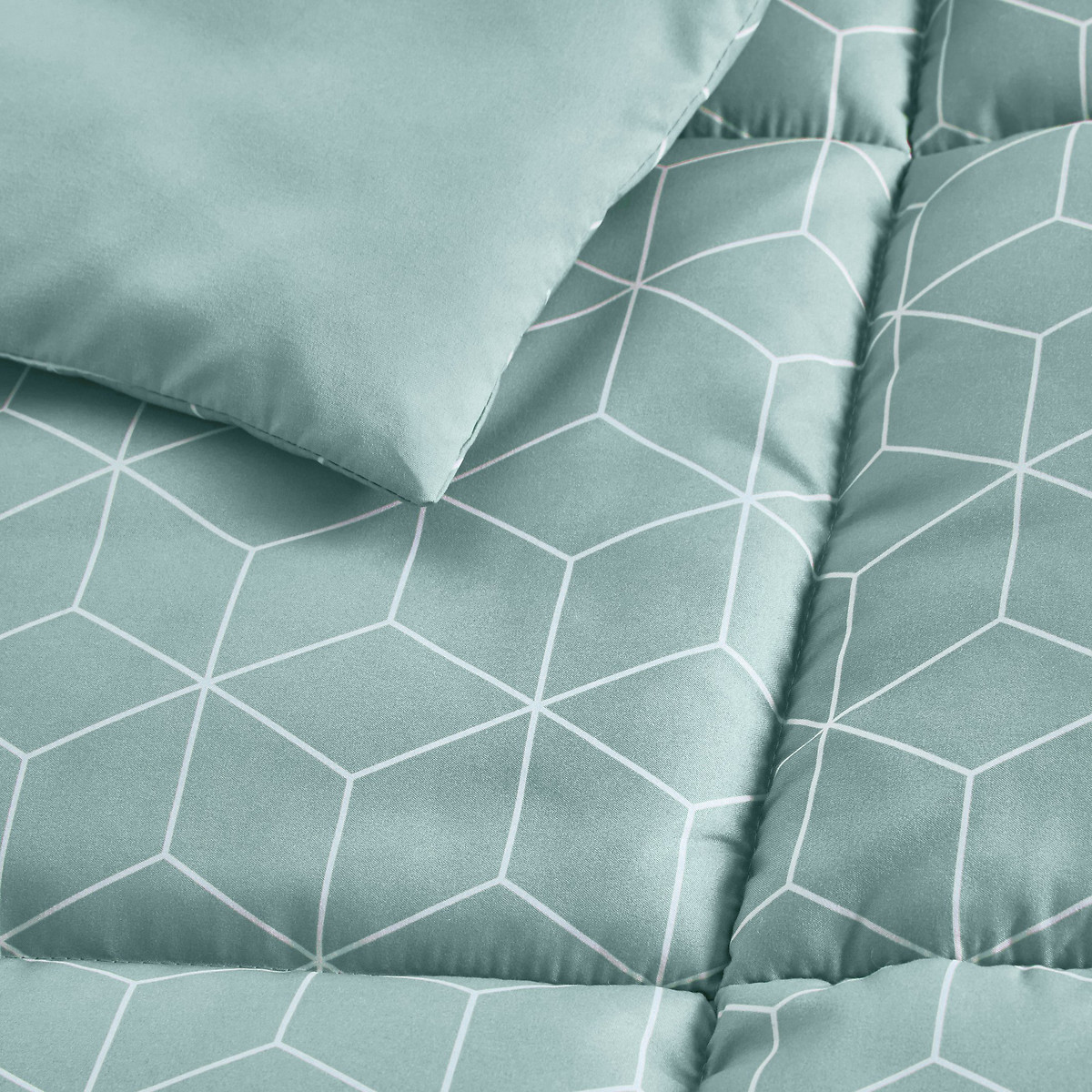Decio Geometric Microfibre Bedspread pale green/white, SO'HOME